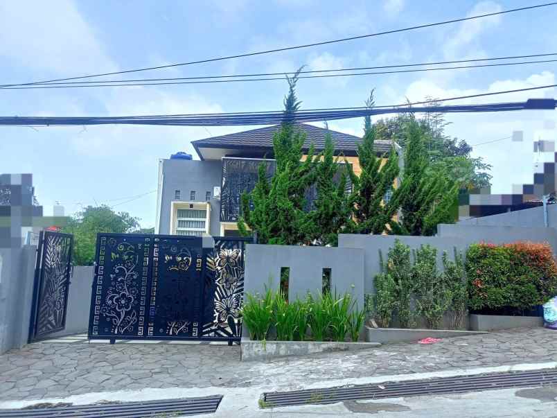 dijual rumah jl padasuka