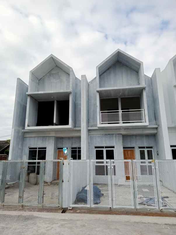 dijual rumah jl permata inten