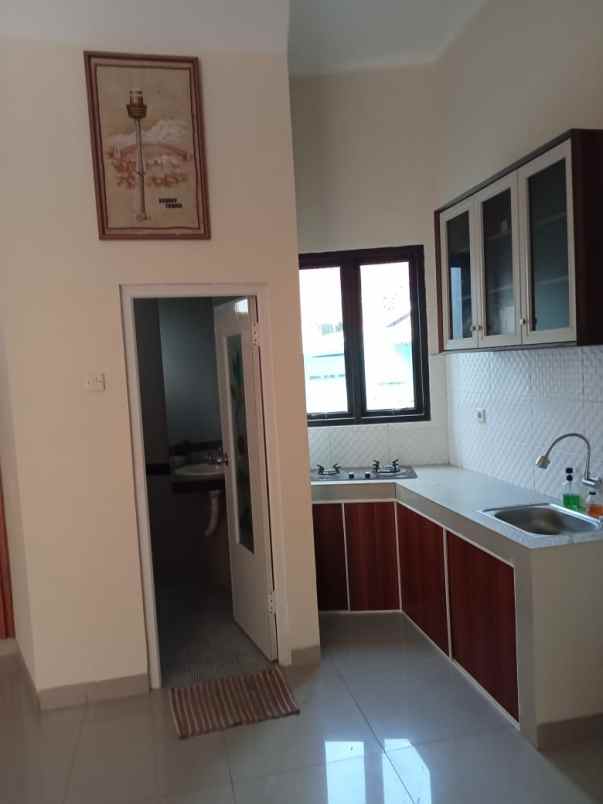 dijual rumah jl raya abdul gani