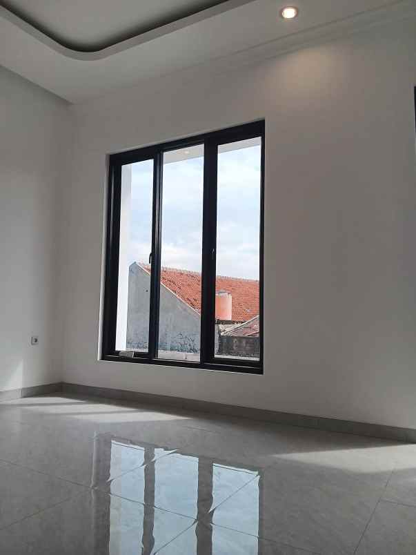 dijual rumah jl raya caman jatibening