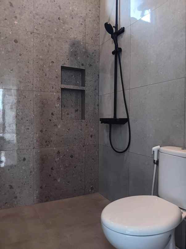 dijual rumah jl raya caman jatibening