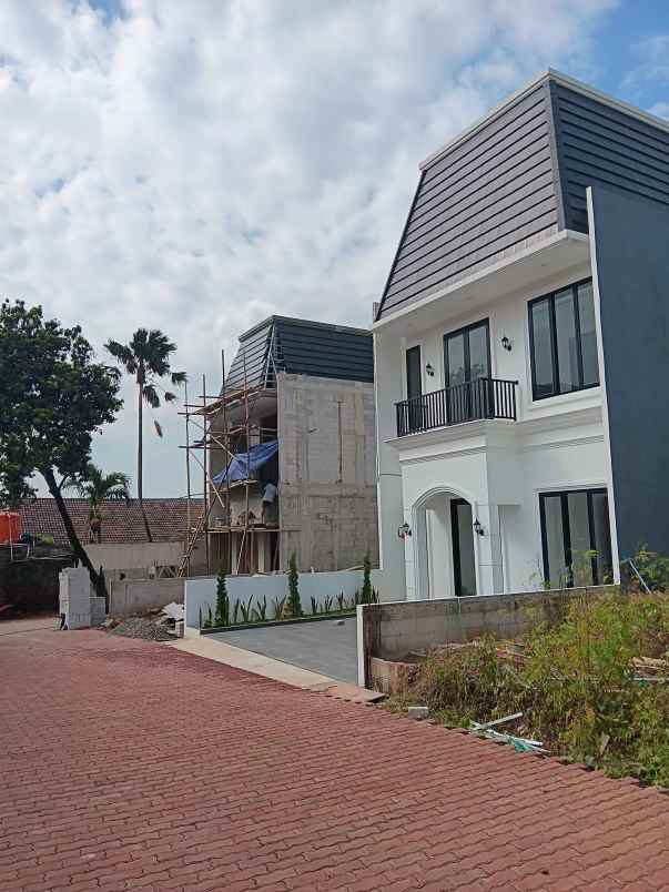 dijual rumah jl raya caman jatibening