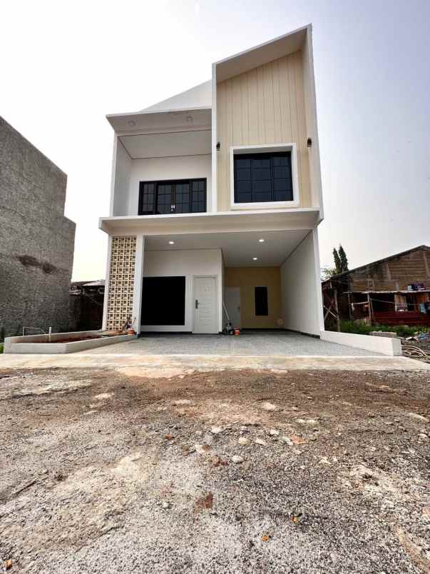 dijual rumah jl raya cipayung