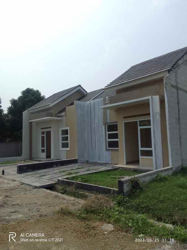 dijual rumah jl raya gatot subroto