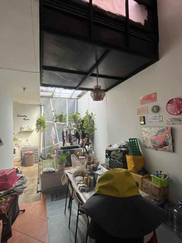 dijual rumah jl raya jatiwaringin