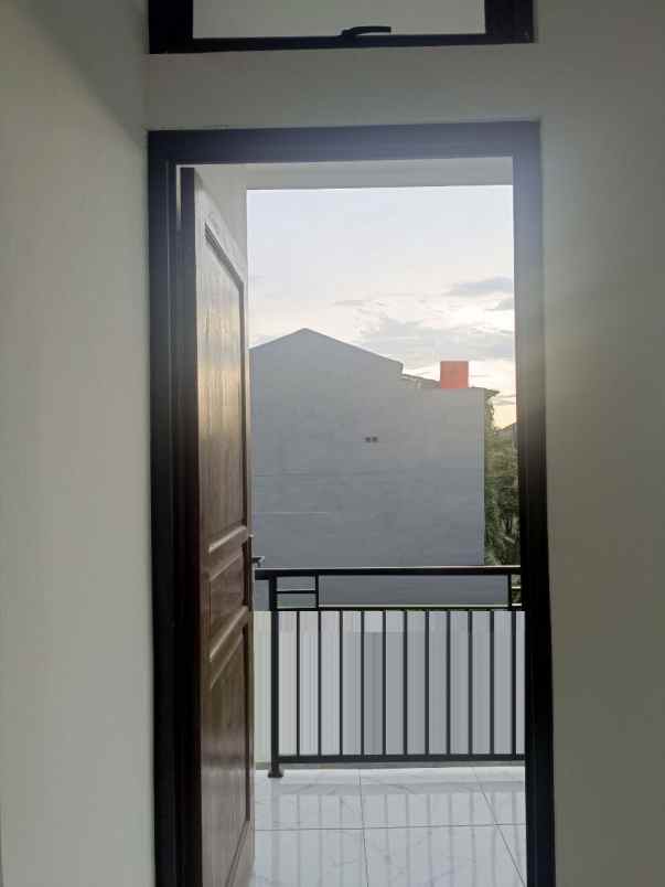 dijual rumah jl raya kav arta kencana 2