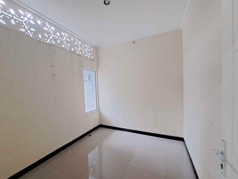 dijual rumah jl tb simatupang