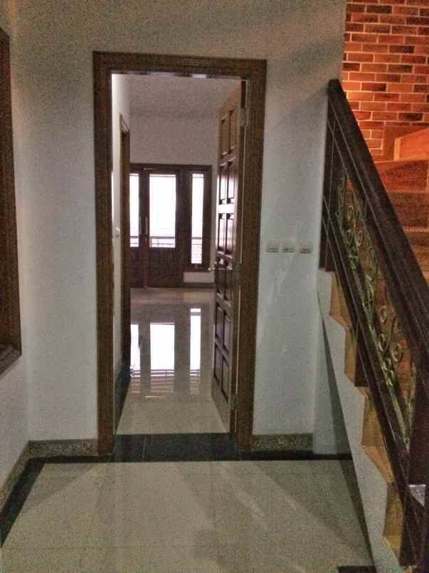 dijual rumah jl warga raya