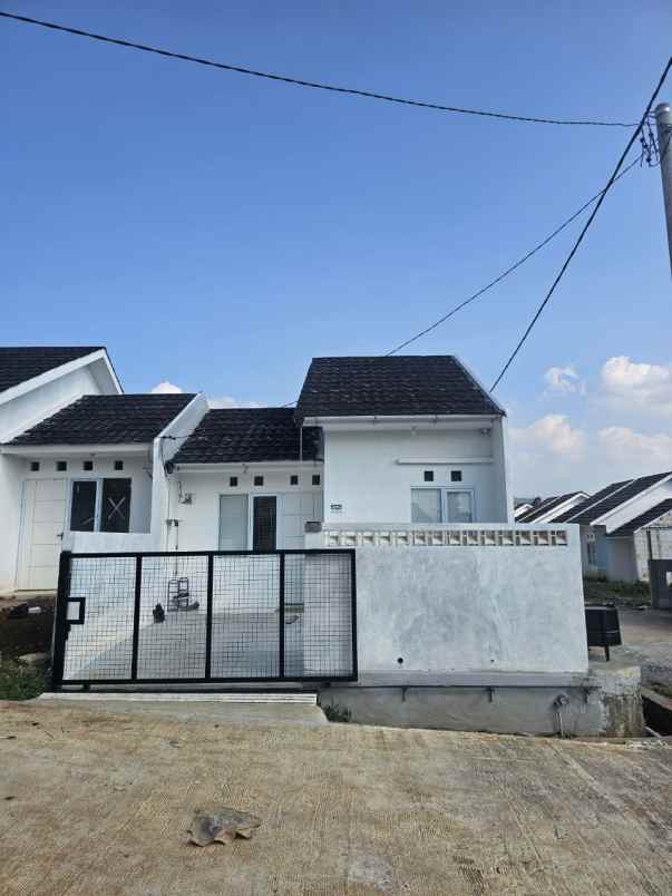 dijual rumah jln cijang kuriang