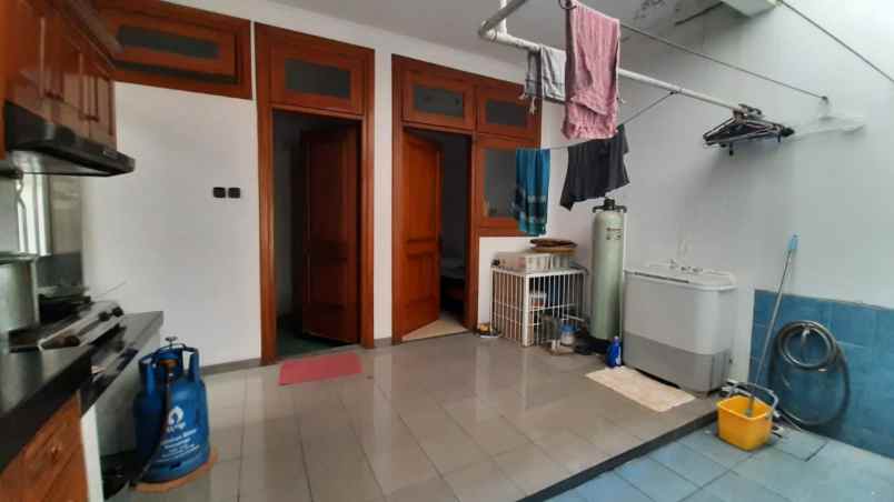 dijual rumah jln lembang