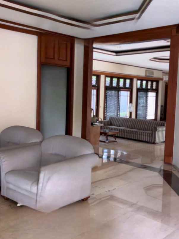 dijual rumah jln patra kuningan