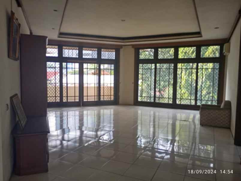 dijual rumah jln patra kuningan