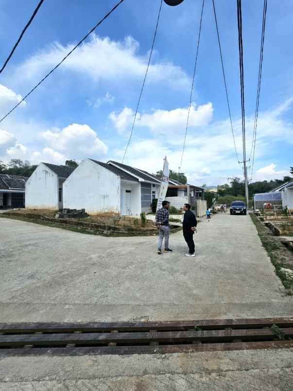 dijual rumah jln sayang cicalengka