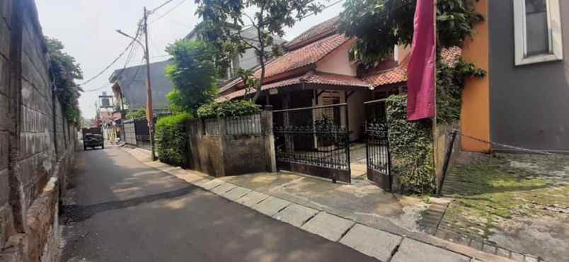 dijual rumah joglo kembangan jakarta barat