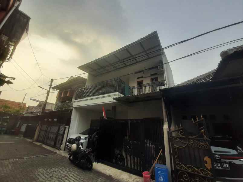 dijual rumah kalisari