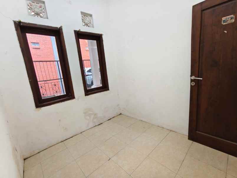 dijual rumah karah