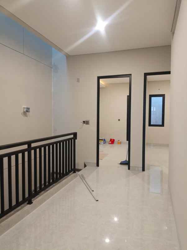 dijual rumah kav dki meruya utara jakbar