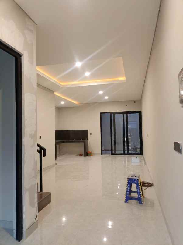 dijual rumah kav dki meruya utara jakbar