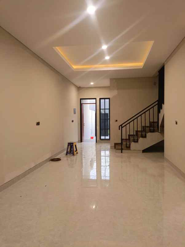 dijual rumah kav dki meruya utara jakbar