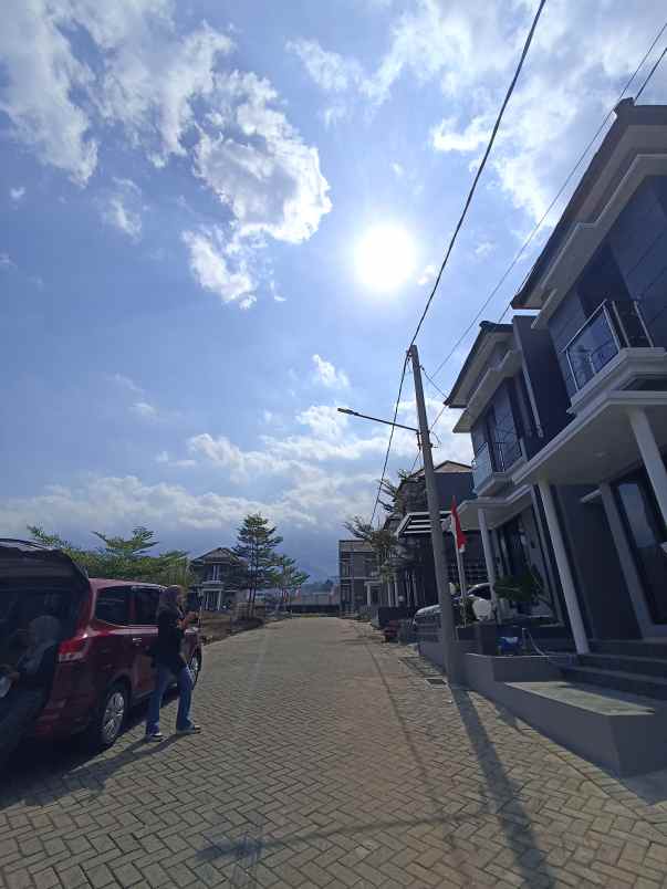 dijual rumah kayana regency