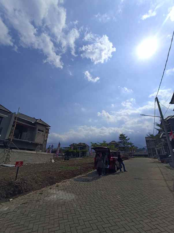 dijual rumah kayana regency