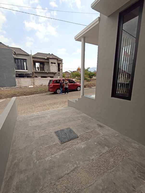 dijual rumah kayana regency