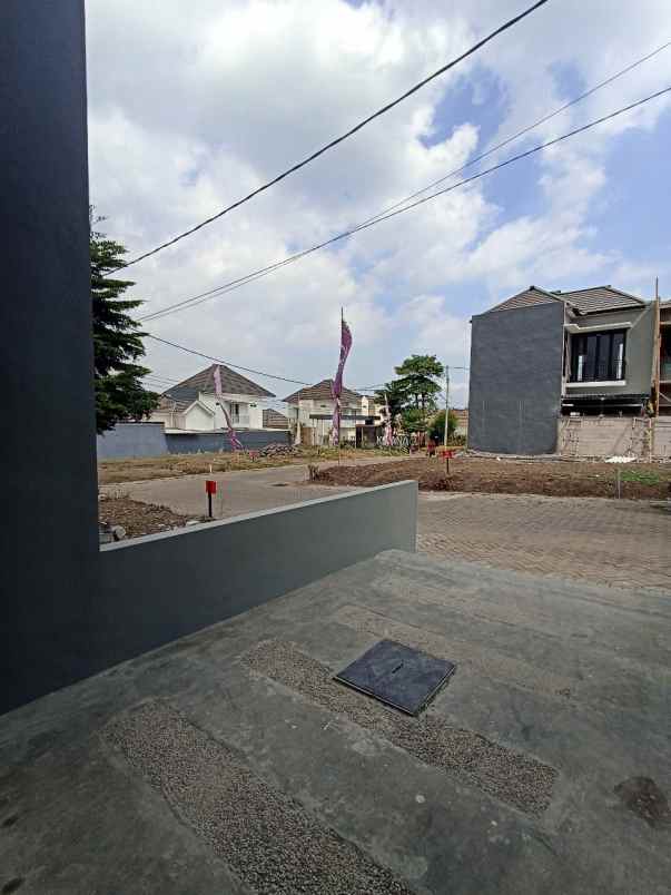 dijual rumah kayana regency