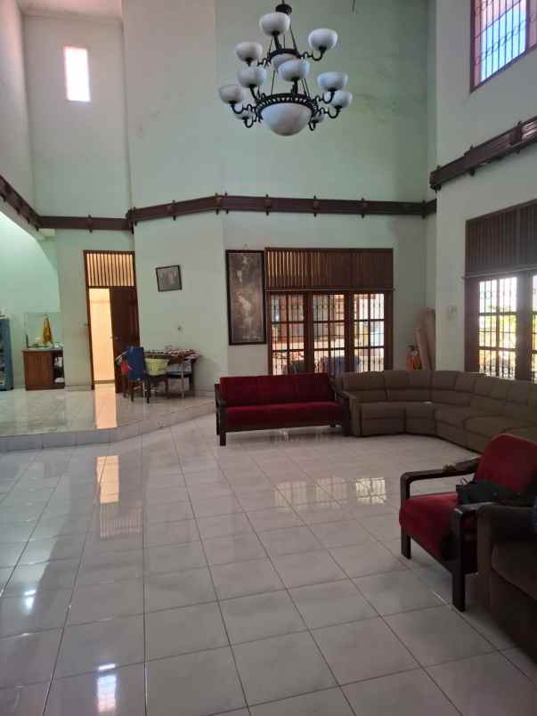 dijual rumah kebonsari elveka