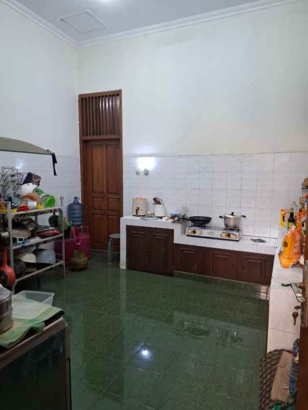 dijual rumah kebonsari elveka