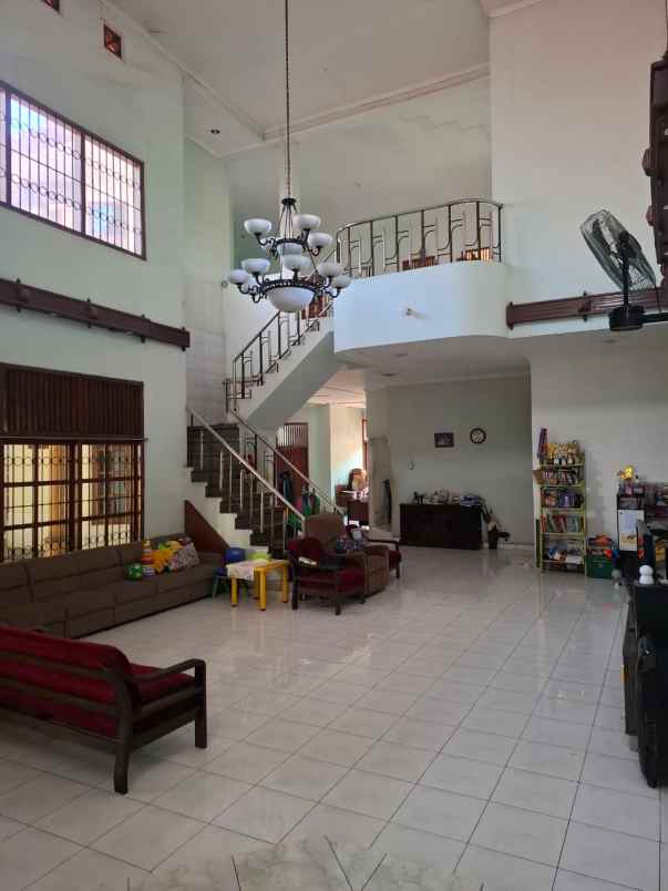 dijual rumah kebonsari elveka