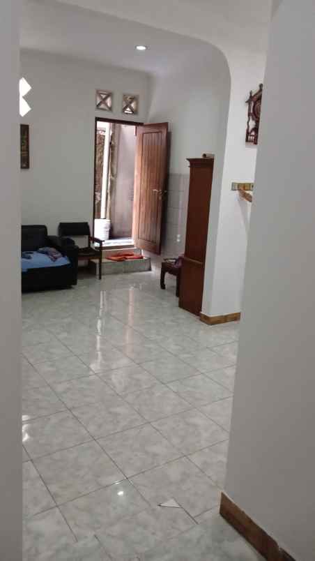 dijual rumah kedaung