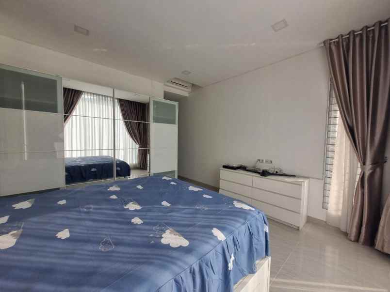 dijual rumah kelapa gading