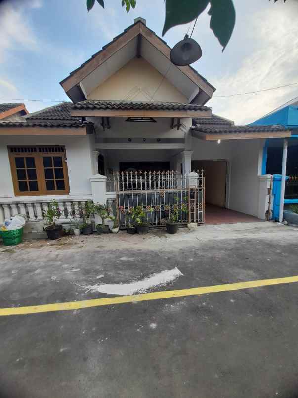 dijual rumah keluarga siap huni