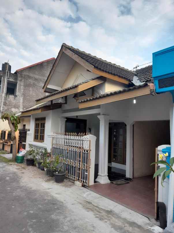 dijual rumah keluarga siap huni