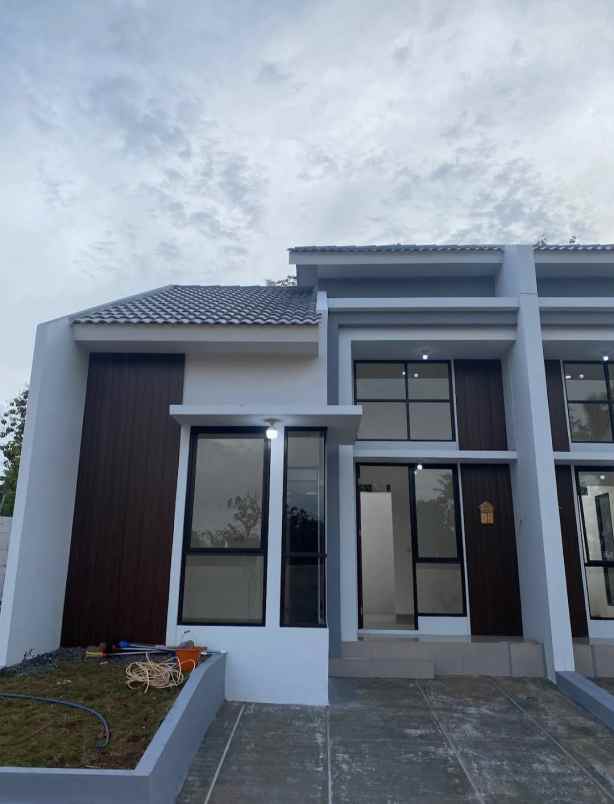 dijual rumah kelurahan waru