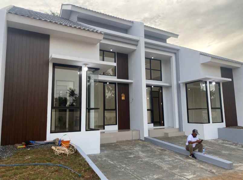 dijual rumah kelurahan waru