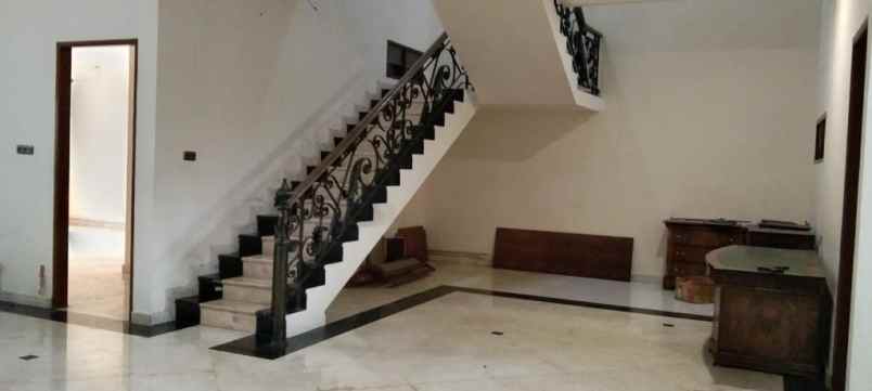 dijual rumah kemang timur