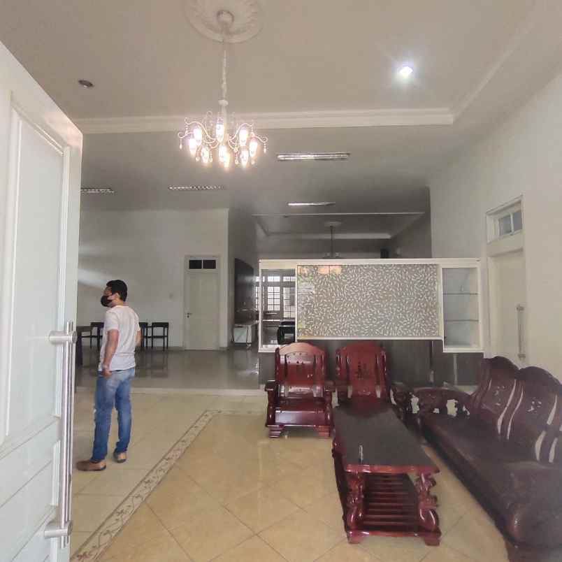 dijual rumah ketintang