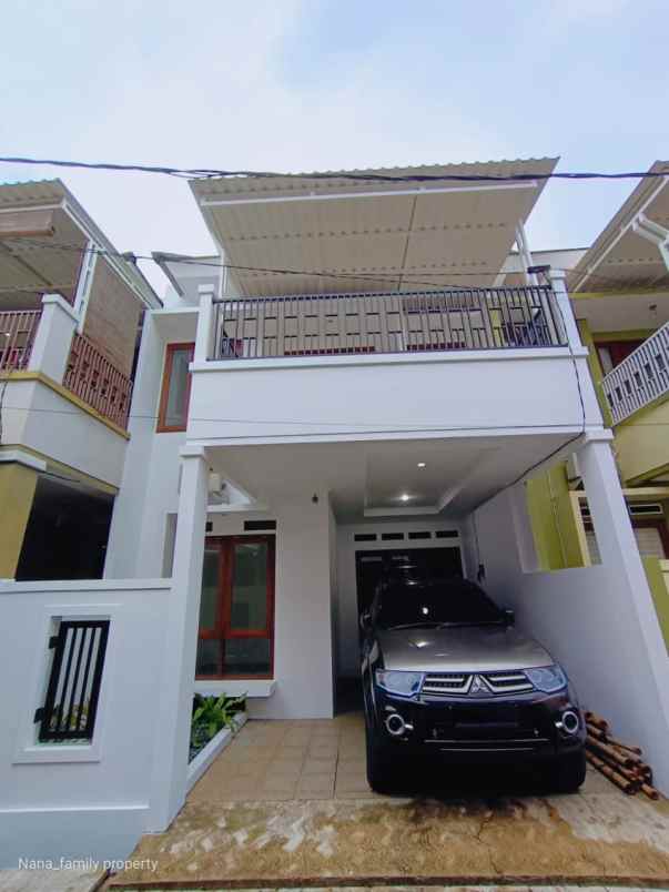 dijual rumah komplek deplu adam malik