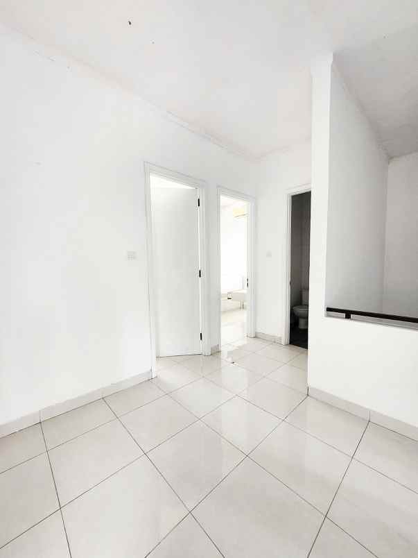 dijual rumah komplek emerald bintaro