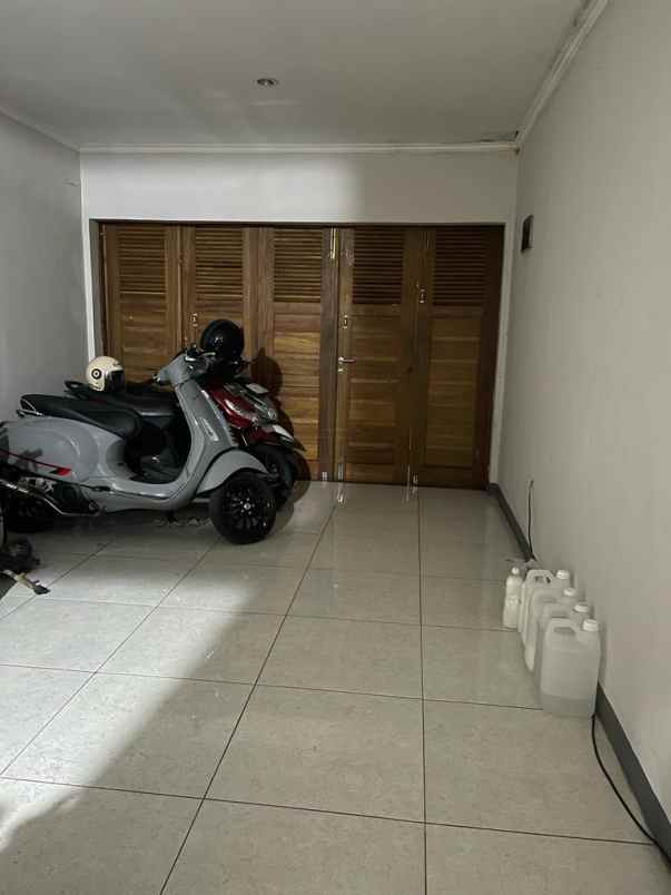 dijual rumah komplek golf barat