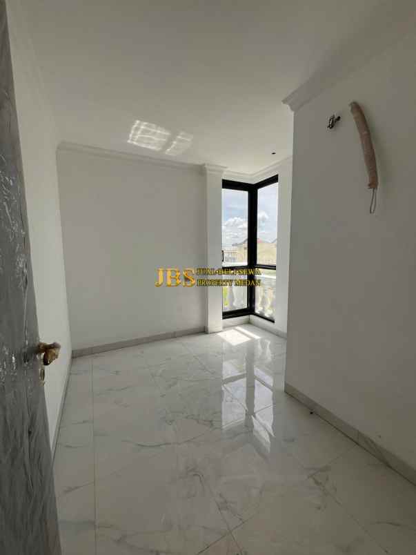 dijual rumah komplek graha metropolitan