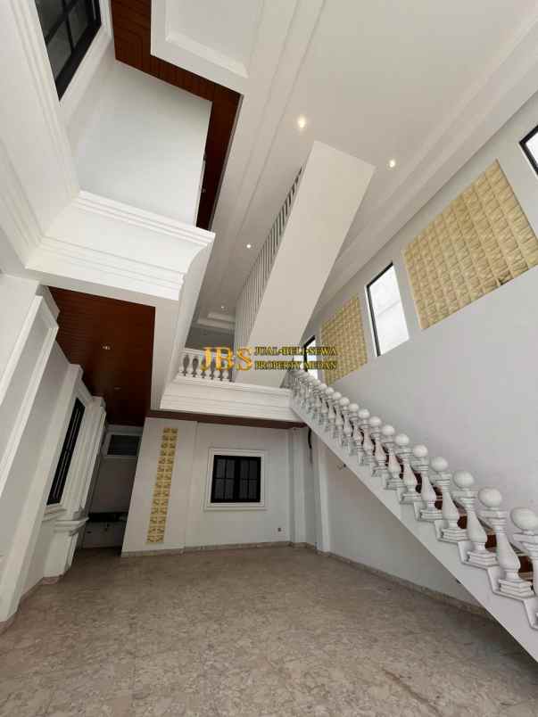 dijual rumah komplek graha metropolitan