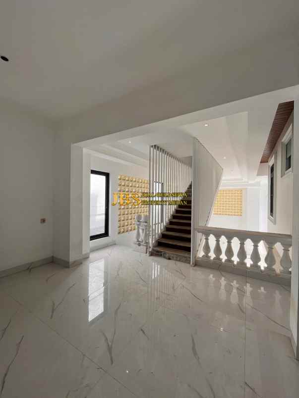 dijual rumah komplek graha metropolitan