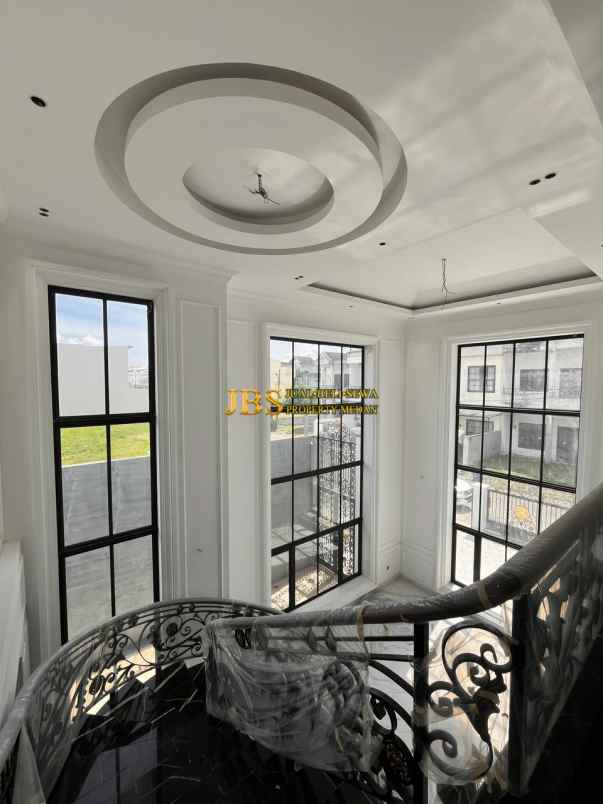 dijual rumah komplek graha metropolitan