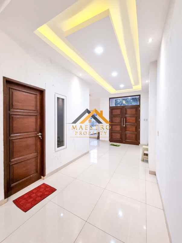 dijual rumah komplek griya riatur indah