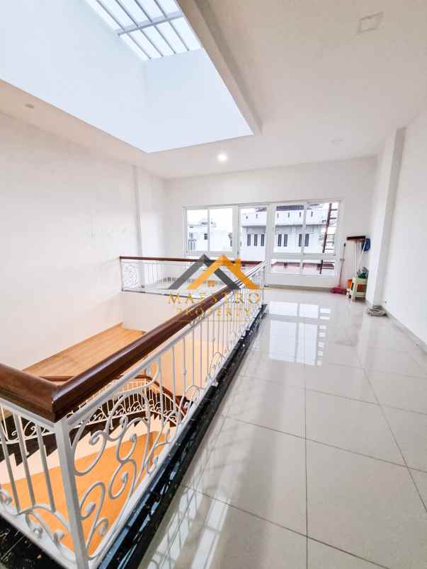 dijual rumah komplek griya riatur indah