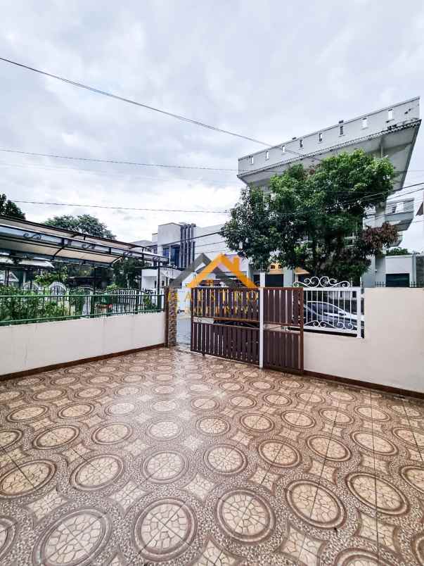 dijual rumah komplek griya riatur indah