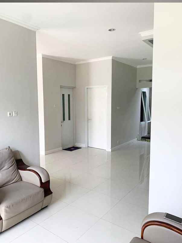 dijual rumah komplek kavling deplu adam