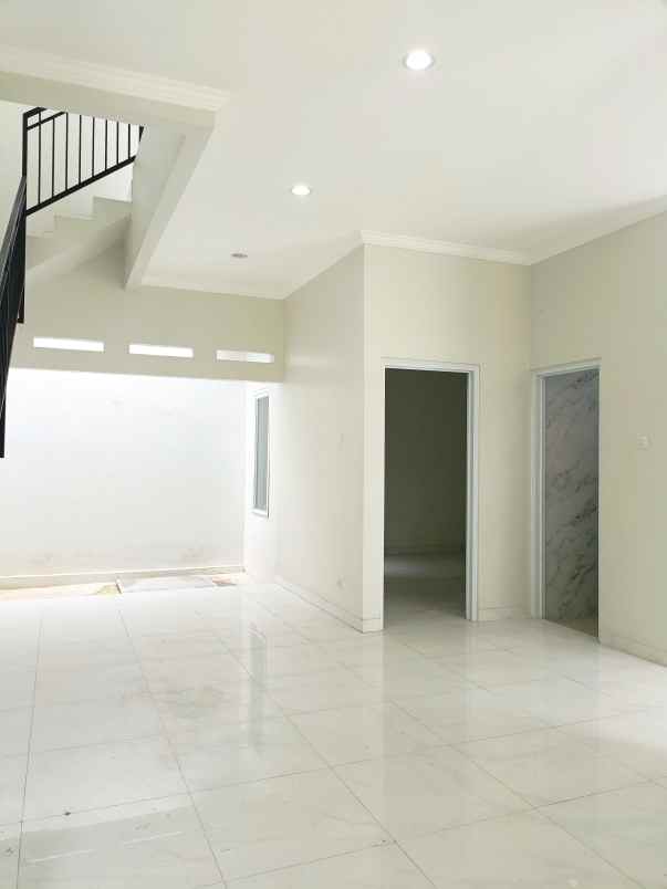 dijual rumah komplek kavling deplu adam